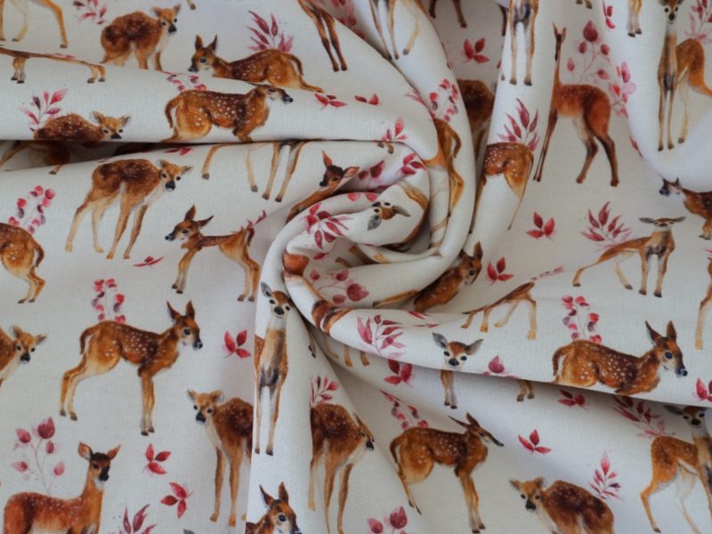 Sweat Rehkitzen und Zweigen