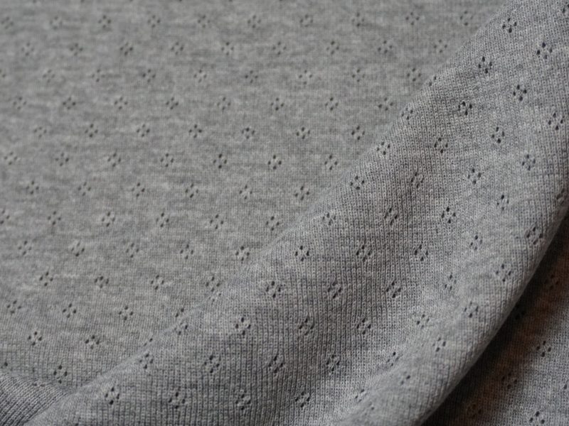 Feinstrickjersey mit Lochmuster