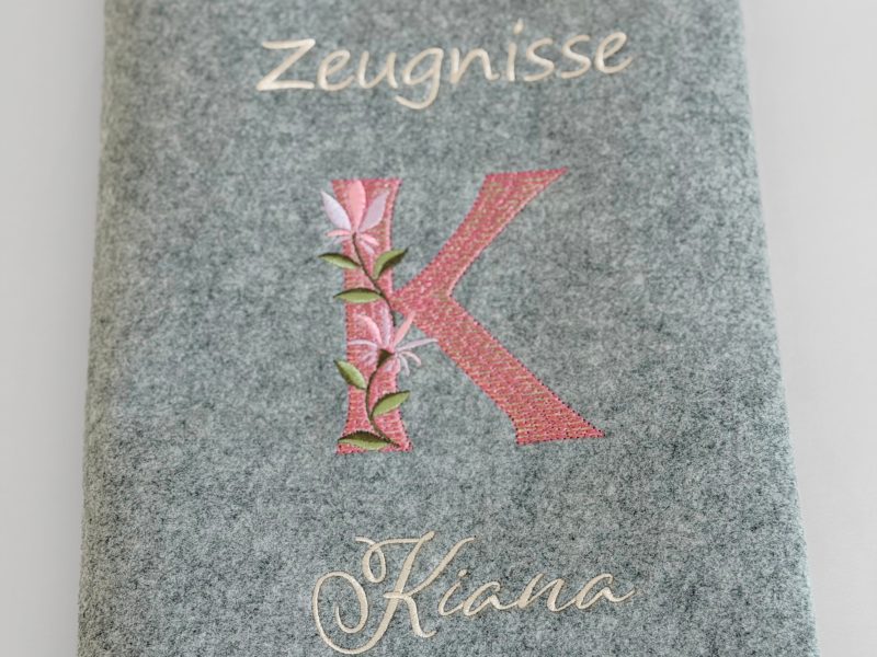 Zeugnismappe mit Namen und Blumen Ranke